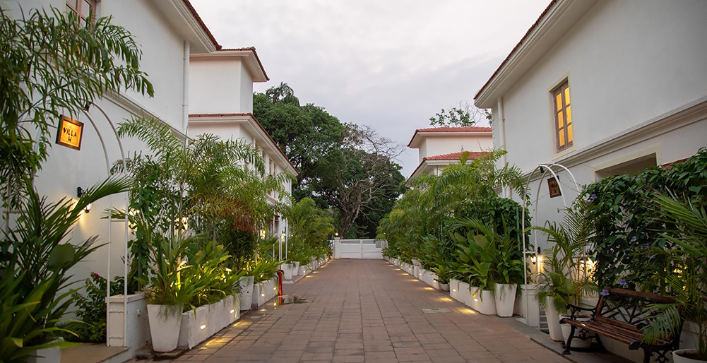 Colina - Villa H - Villa pathway